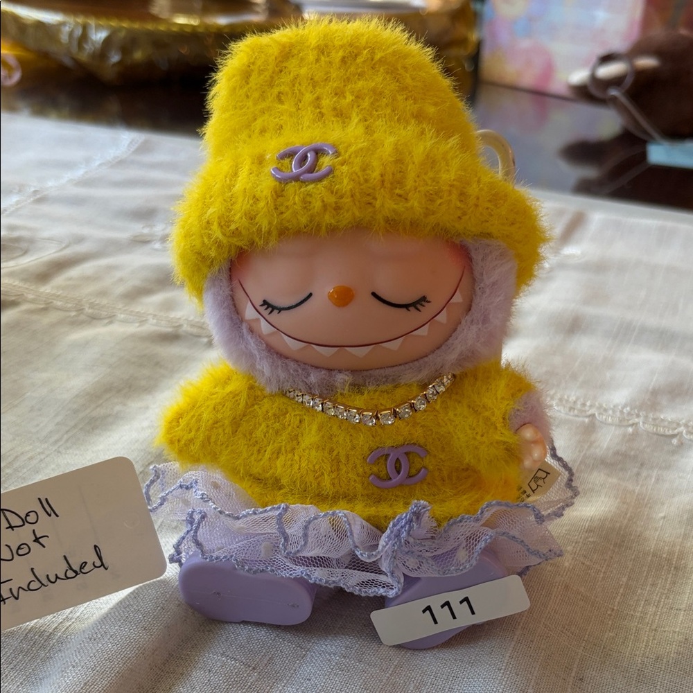 111,CC Logo 5 Piece Outfit includes necklace, shoes
For Labubu doll(No Doll)
